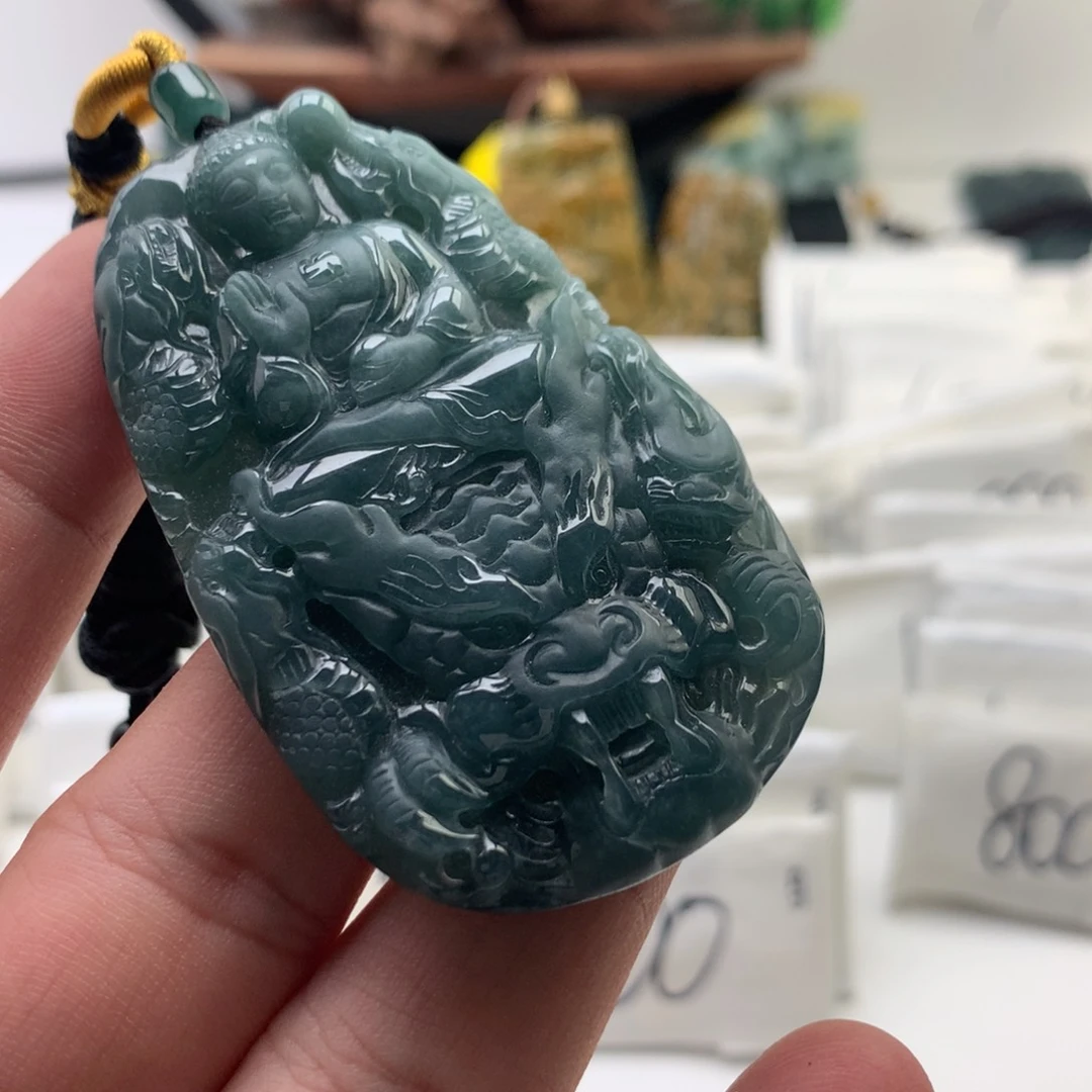 颈饰未镶嵌翡翠阿弥陀佛（有瑕疵）