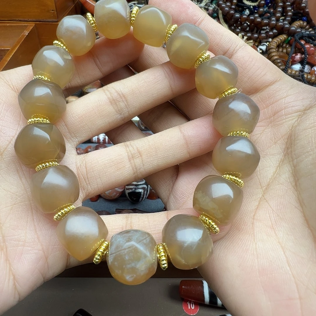 胖***前玛瑙/玉髓未镶嵌珠宝半成品