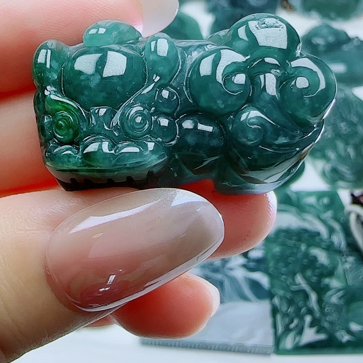 翡翠未镶嵌颈饰多样性发货天然的A货翡翠