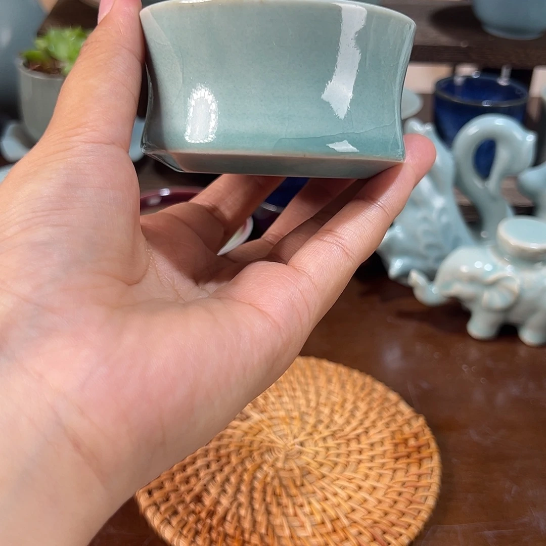 微瑕支钉天青束腰杯