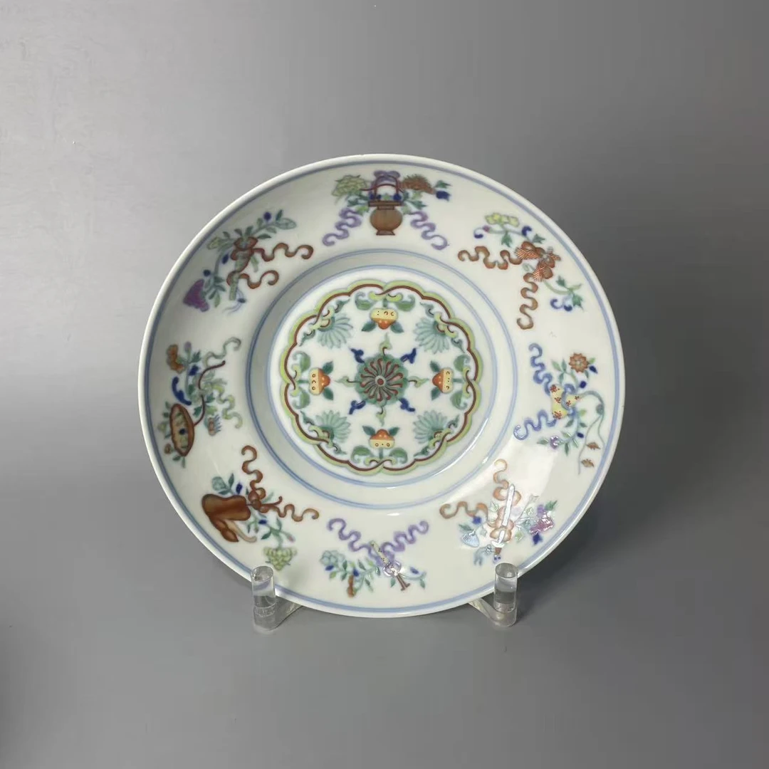 斗彩缠枝花卉暗八仙纹折腰碗