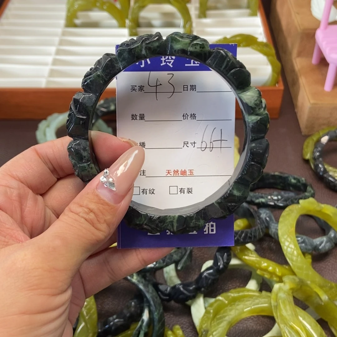 蛇纹石玉手镯未镶嵌