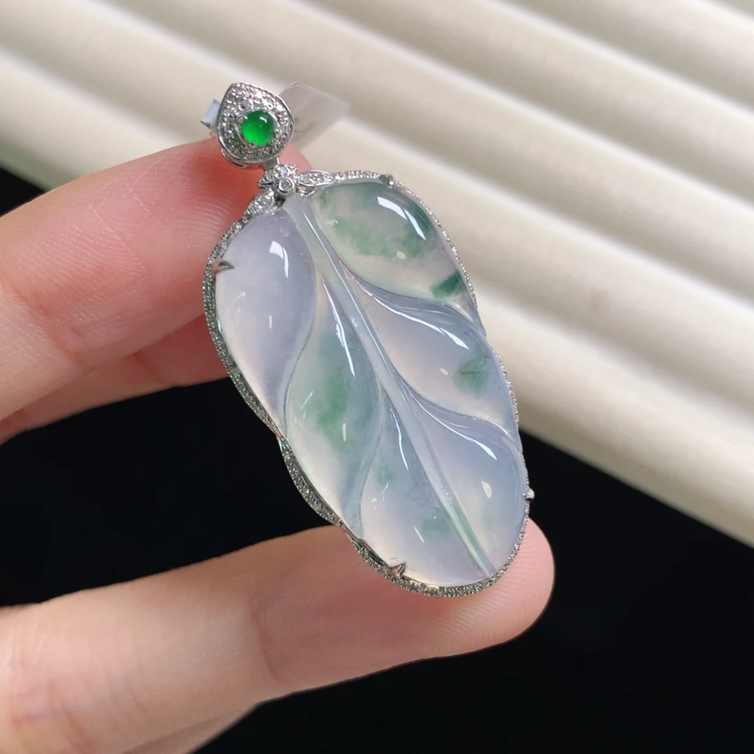 翡翠颈饰18K金镶嵌叶子