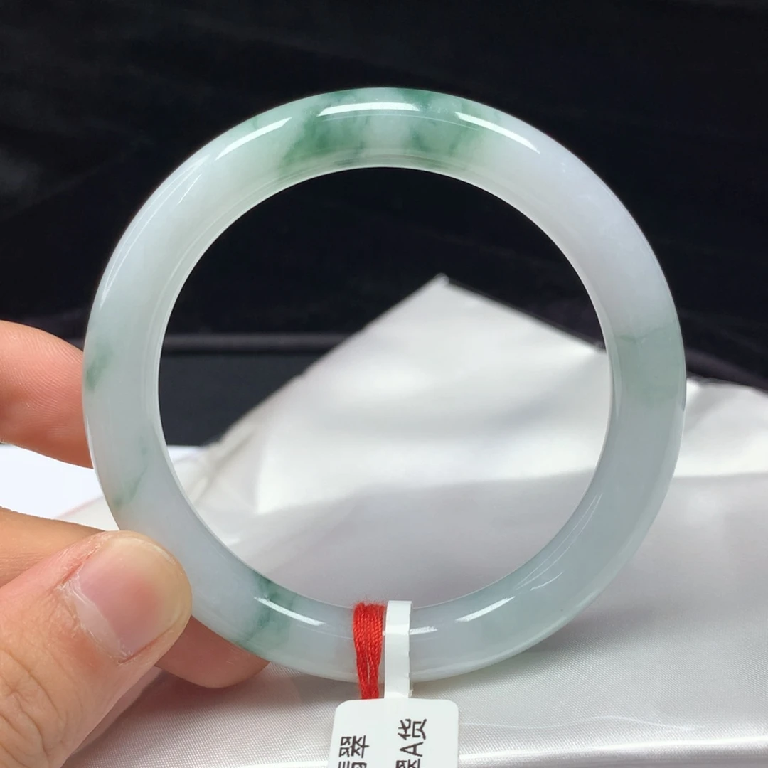 翡翠手镯（圆镯）未镶嵌56.2