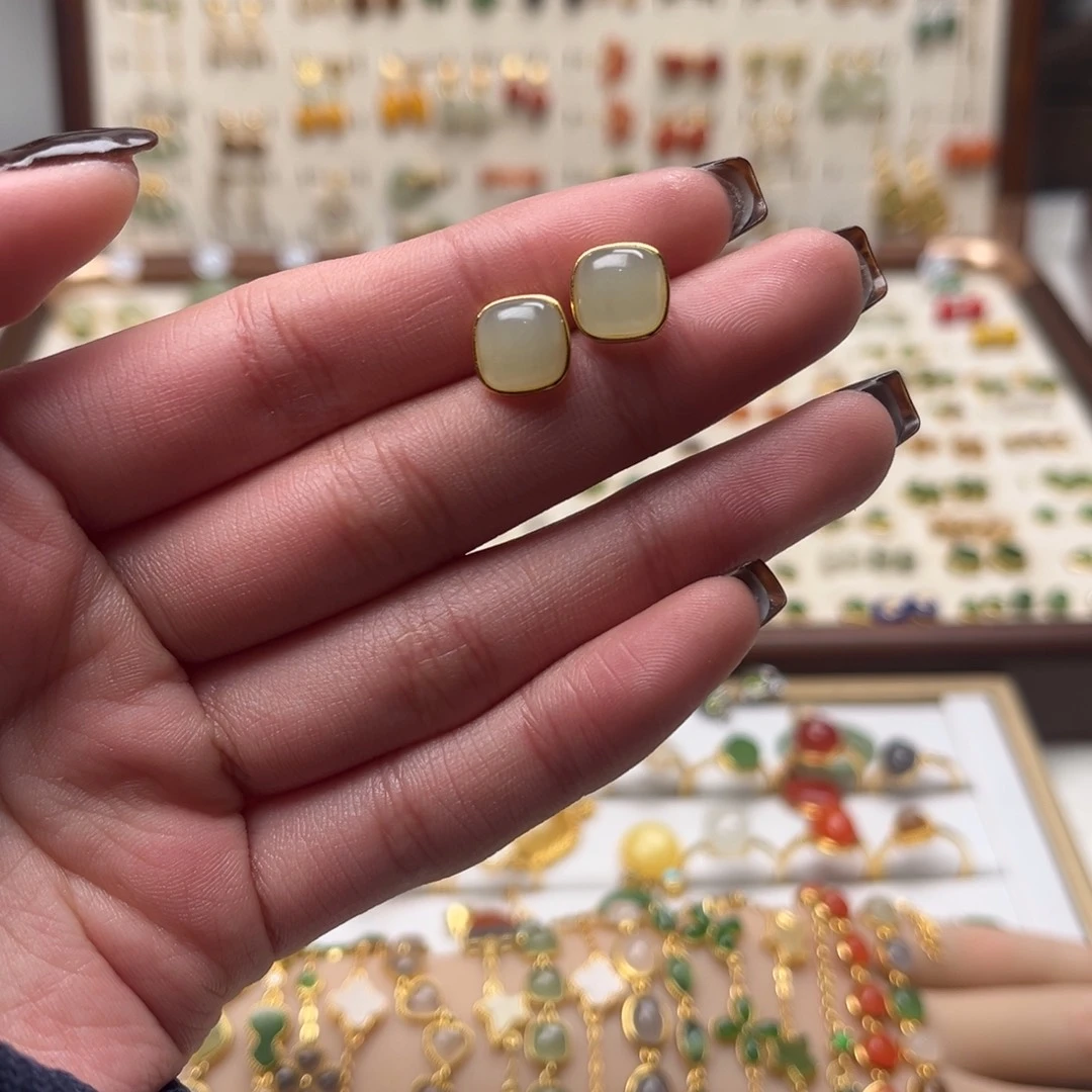 和田玉银S925镀金镶嵌耳坠