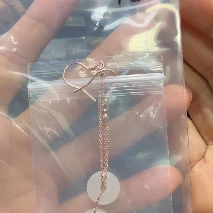 吴***真和田玉未镶嵌颈饰