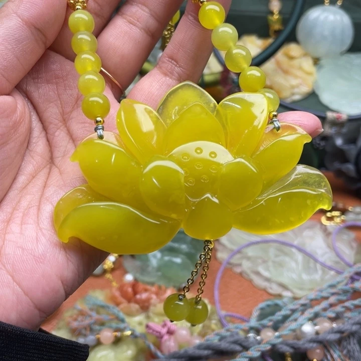 蛇纹石玉未镶嵌吊坠