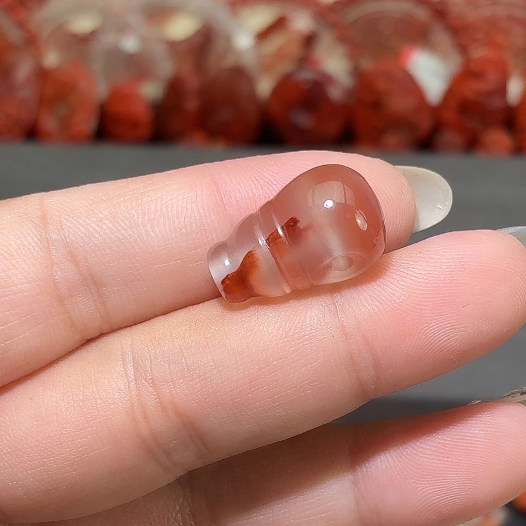 他***石南红玛瑙未镶嵌颈饰三通对孔卡11咪