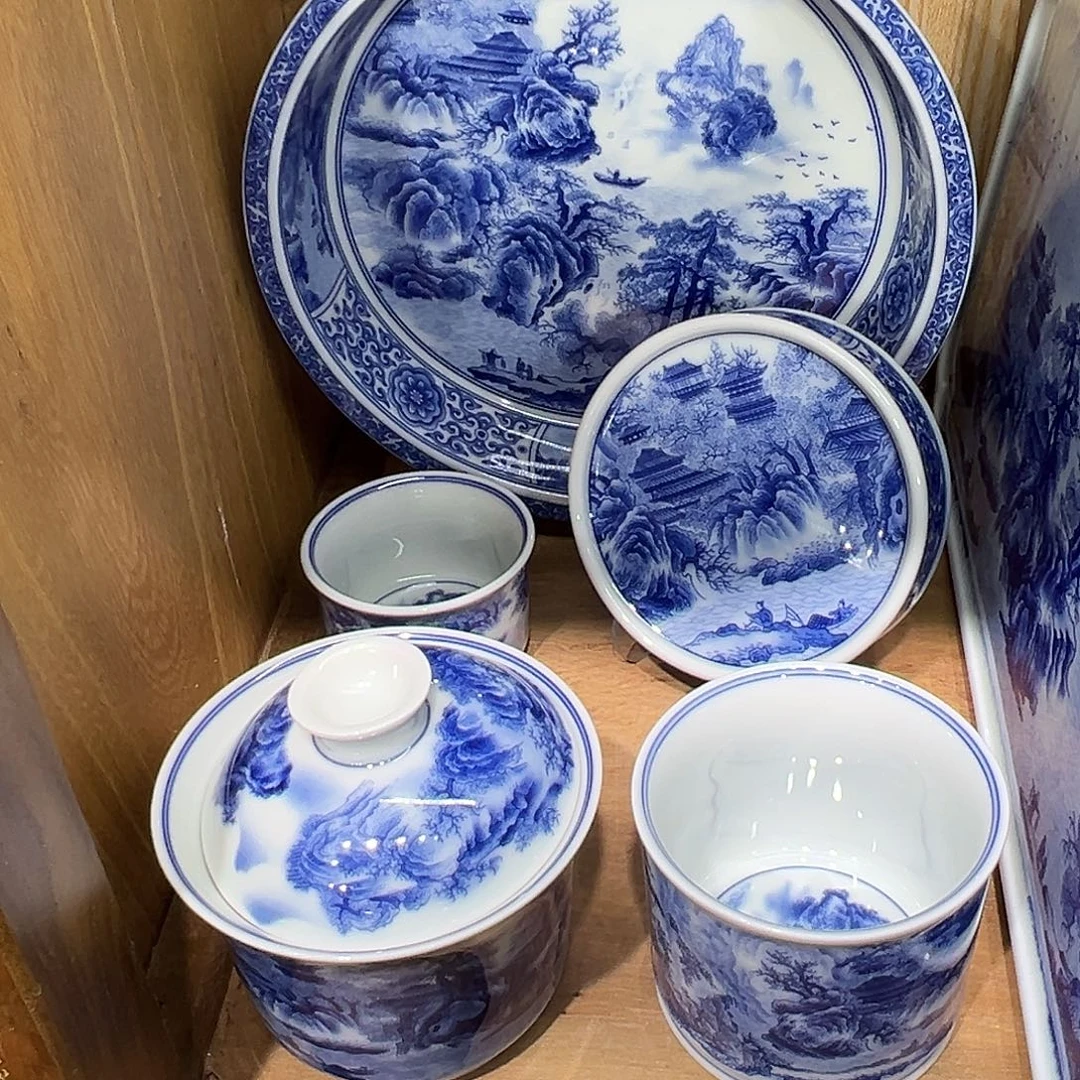 王***看青花春山图10件套茶具