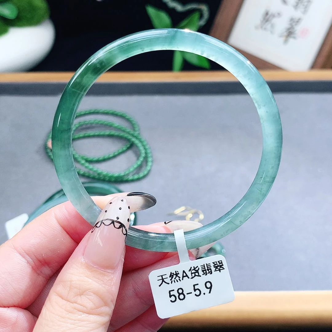 翡翠手镯（圆镯）未镶嵌