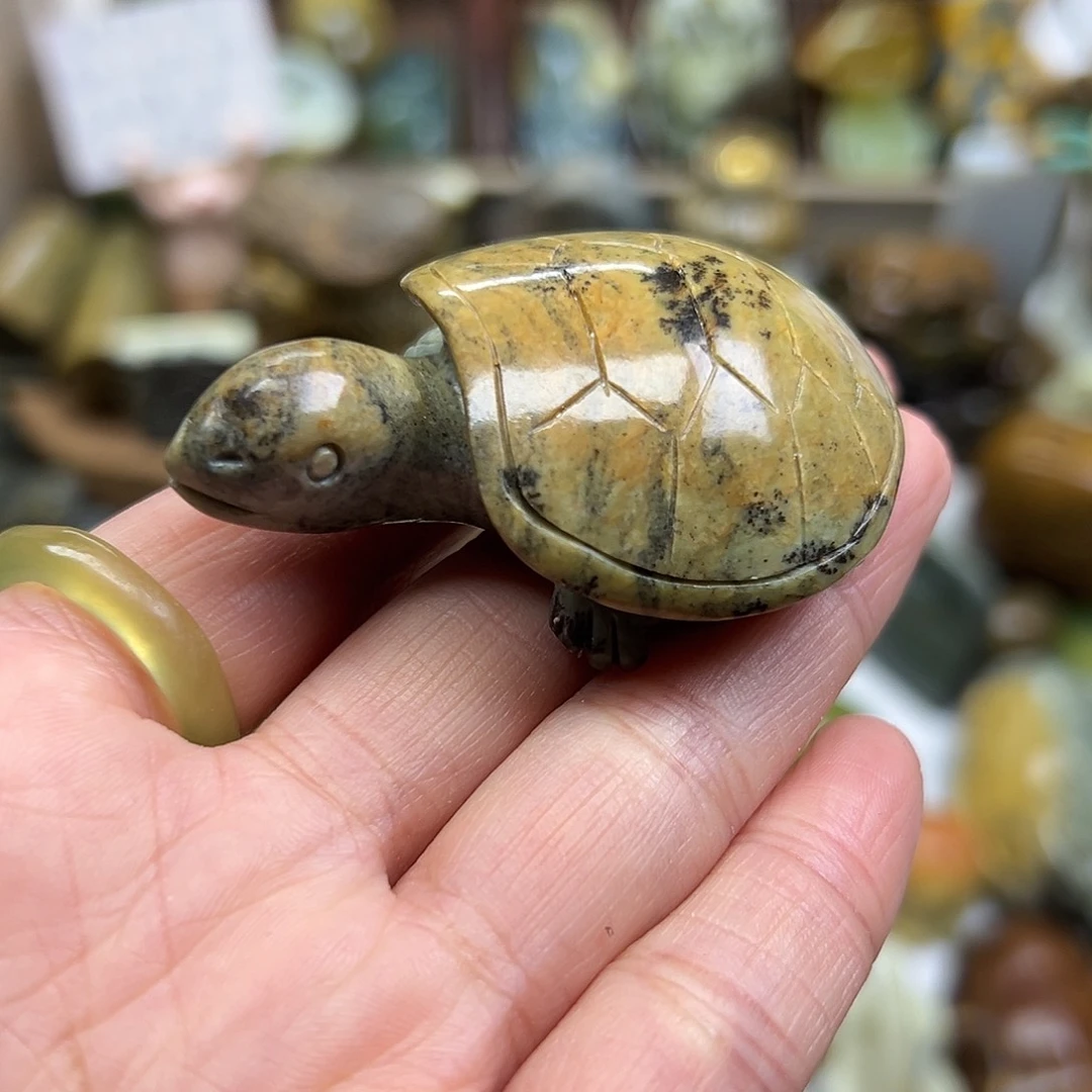 岫岩河磨玉（透闪石质玉）未镶嵌颈饰河磨玉乌龟段树林