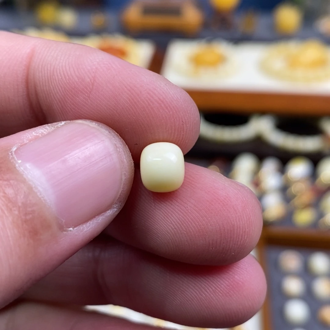 蜜蜡未镶嵌裸石配饰老型尺寸7.6