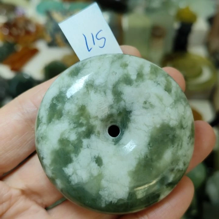 岫玉未镶嵌平安扣