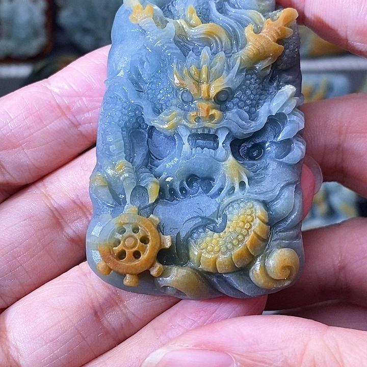 定制翡翠未镶嵌龙牌