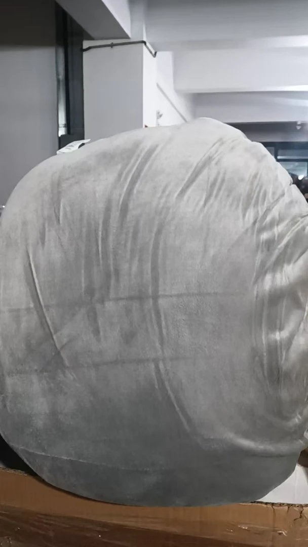 浅灰色鸡蛋形抱枕靠垫发1个