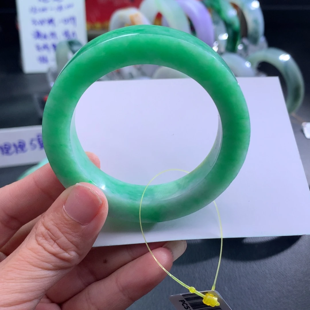 定制翡翠未镶嵌翡翠手镯