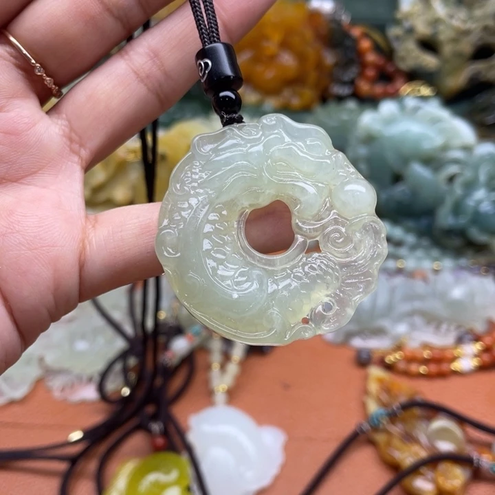蛇纹石玉合金吊坠
