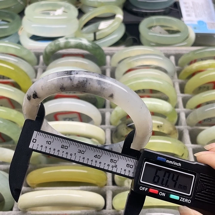 蛇纹石玉未镶嵌手镯399