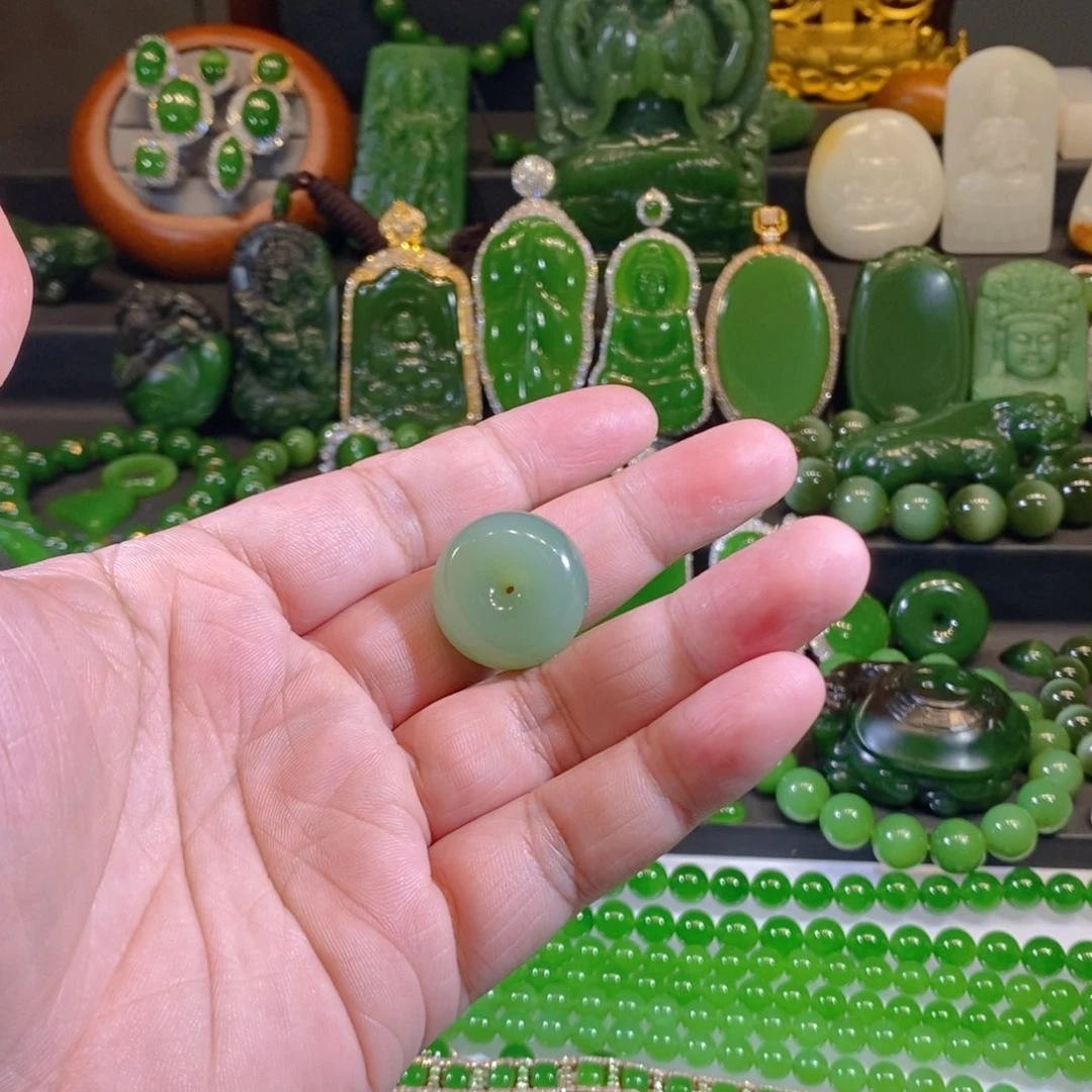 颈饰未镶嵌和田玉（碧玉）依*