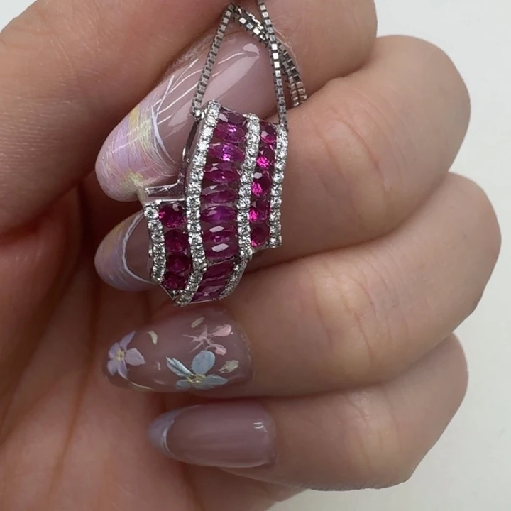 未镶嵌颈饰红宝石