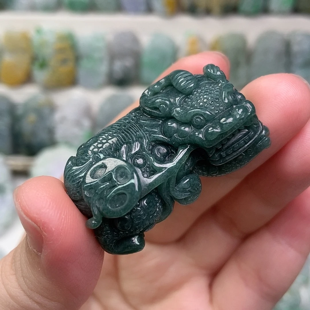 翡翠未镶嵌吊坠(赠链)