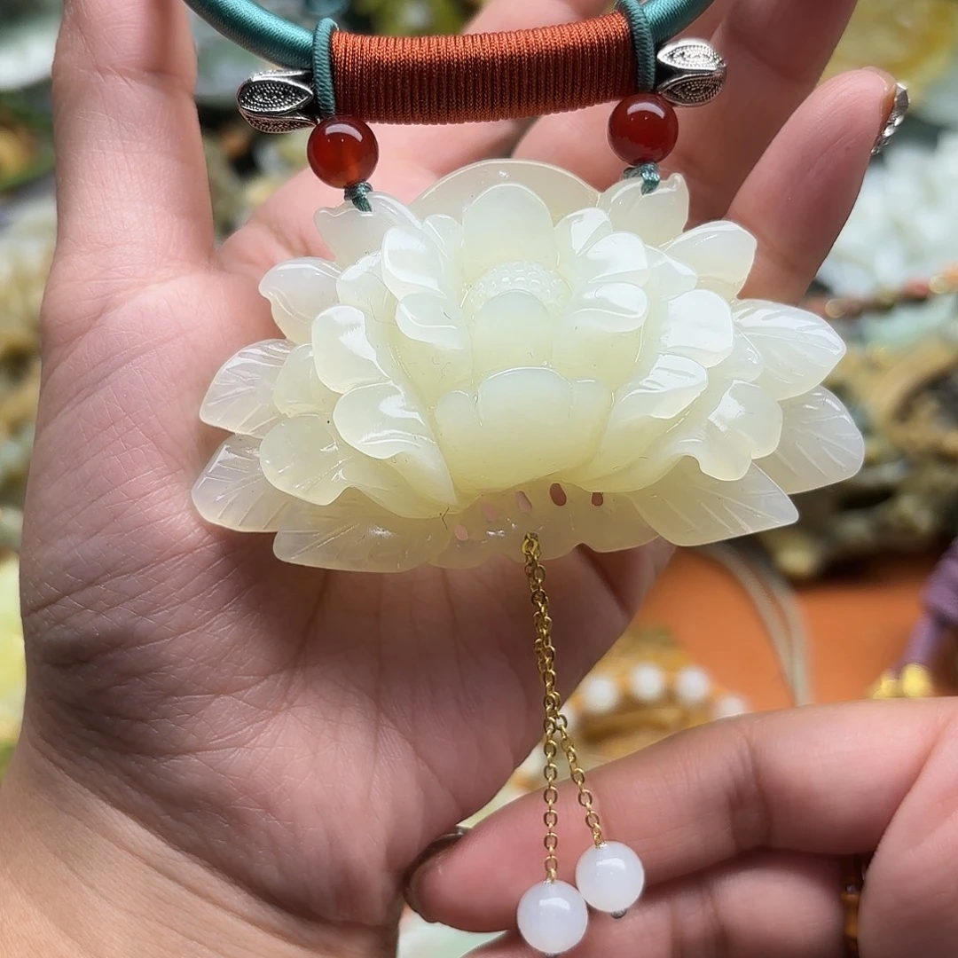 蛇纹石玉未镶嵌吊坠