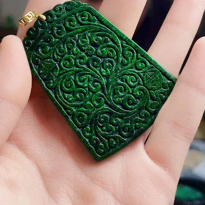 翡翠18K金镶嵌颈饰多样性