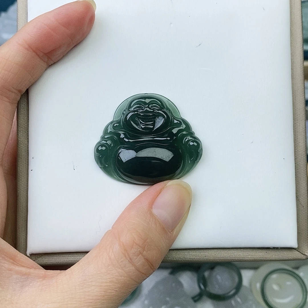 翡翠未镶嵌颈饰佛公