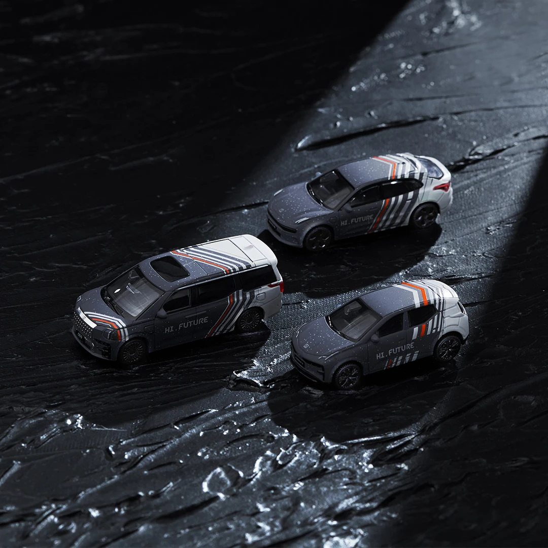 遐想系列001/009/X 全仿真车模1:64合金手办原厂避震ZEEKR车模