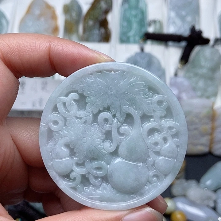 翡翠颈饰未镶嵌翡翠