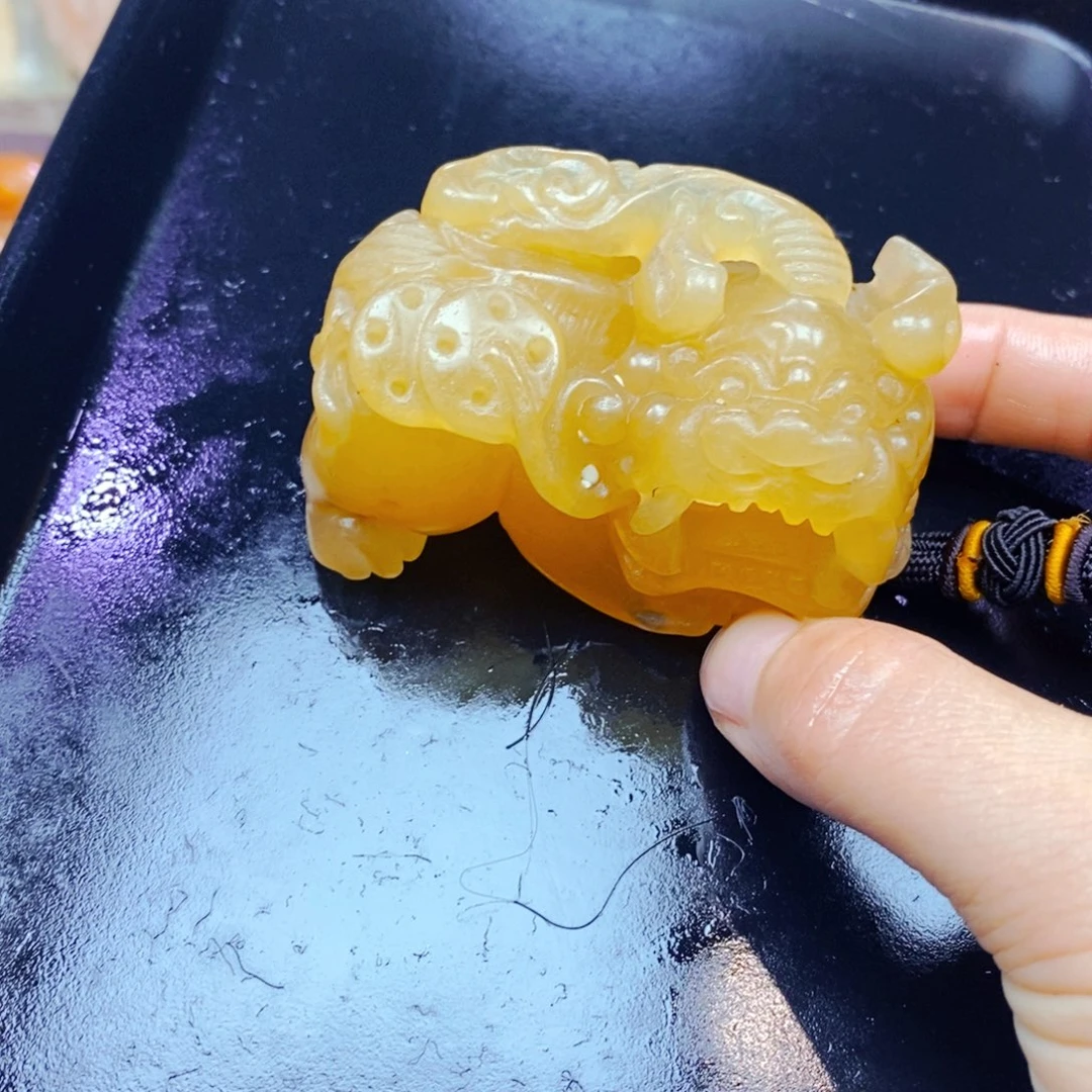 石英质玉（黄龙玉）未镶嵌颈饰