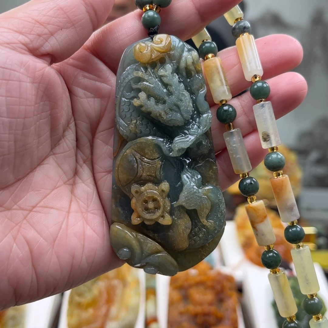 舒***岫玉未镶嵌颈饰挂件