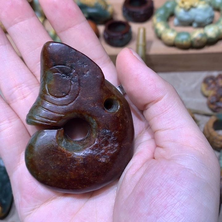 未镶嵌岫岩河磨玉（透闪石质玉）把件
