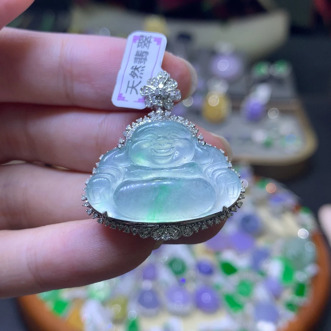 颈饰18K金镶嵌翡翠