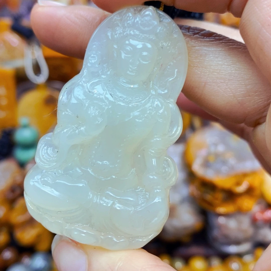 未镶嵌石英质玉（黄龙玉）颈饰