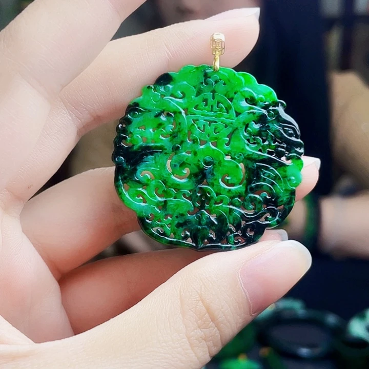 翡翠18K金镶嵌颈饰多样性