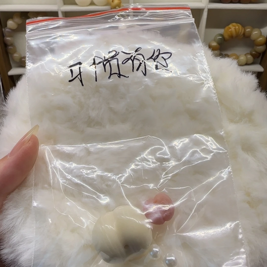 224 白色拉丝屁桃牙果