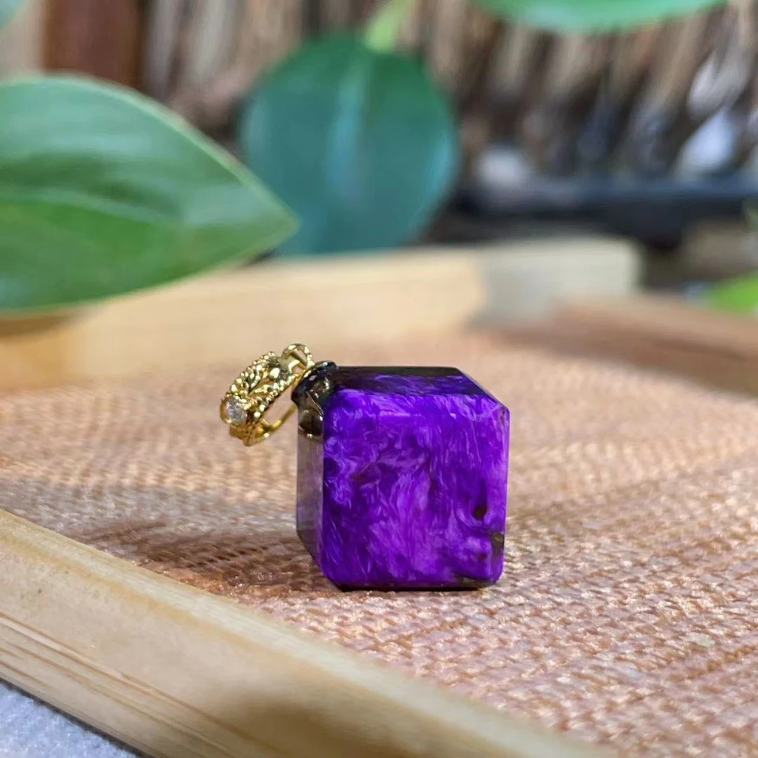 舒俱来皇家紫丝绒方糖吊坠18k（小）/AZB1707