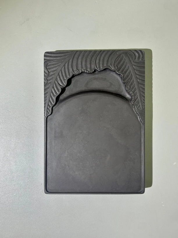 易砚老坑紫玉带-芭蕉砚