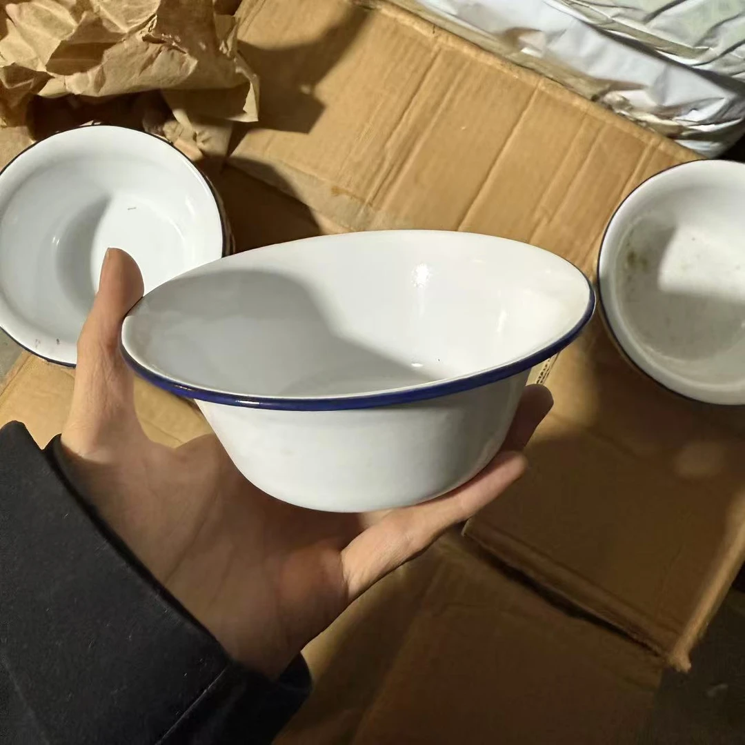 库存14cm白色搪瓷碗拍一发三