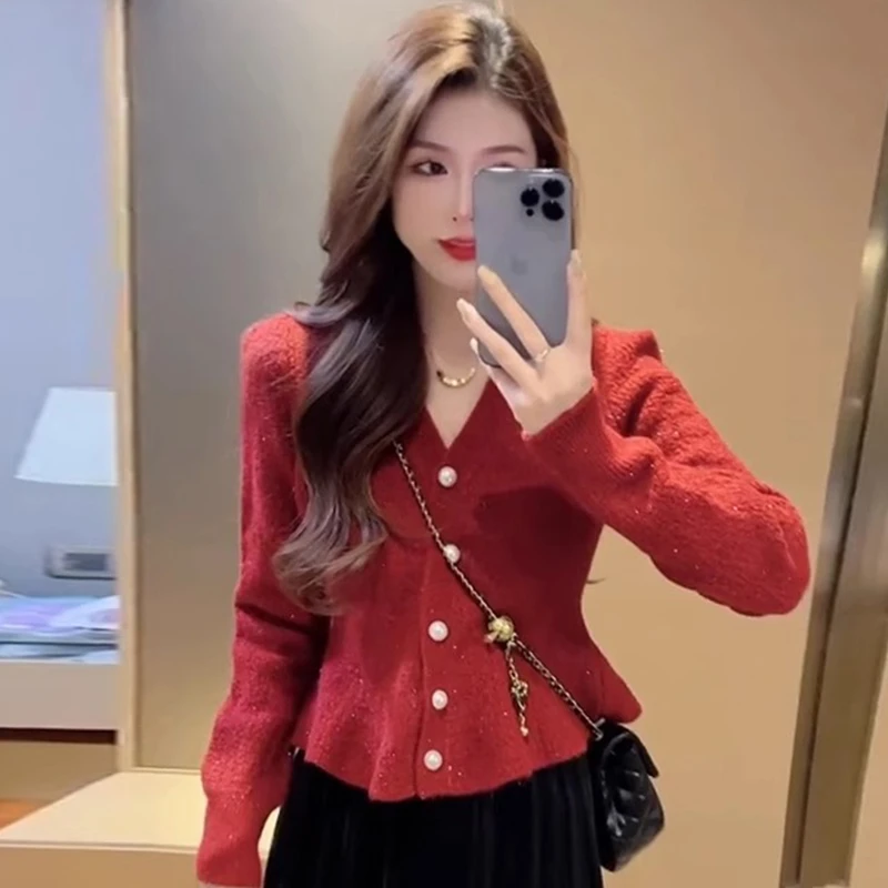 冬季穿搭新年氛围感茶里茶气红色设计感珍珠扣小香风针织毛衣开衫