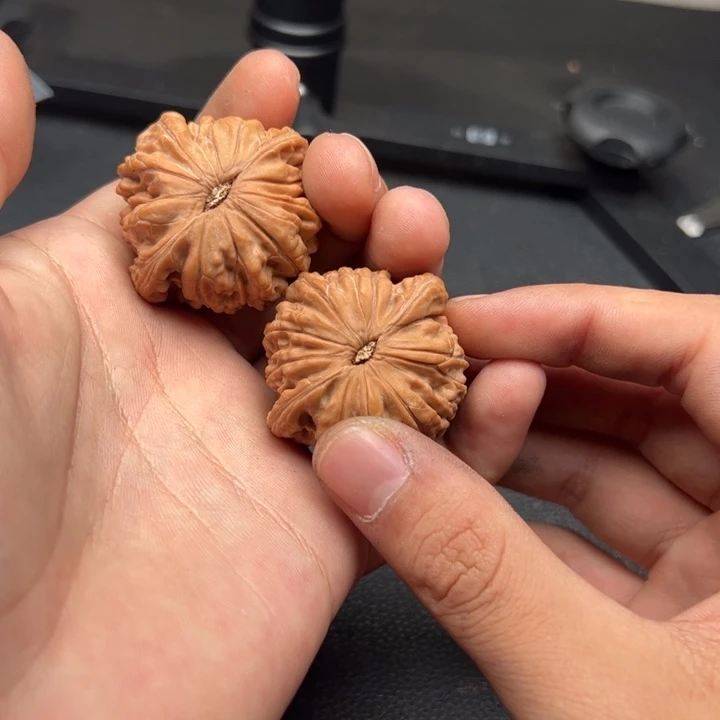 文玩核桃吊坠积***德104号核桃