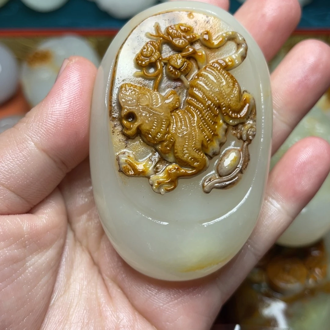 林***梦石材天然方解石手把件不退换