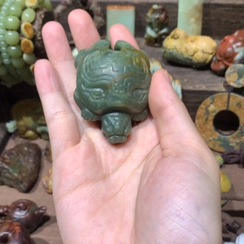 未镶嵌岫岩河磨玉（透闪石质玉）把件