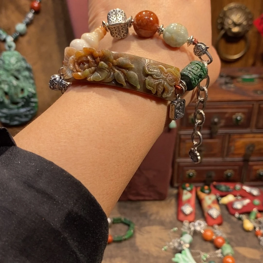 翡翠吊坠(赠链)未镶嵌