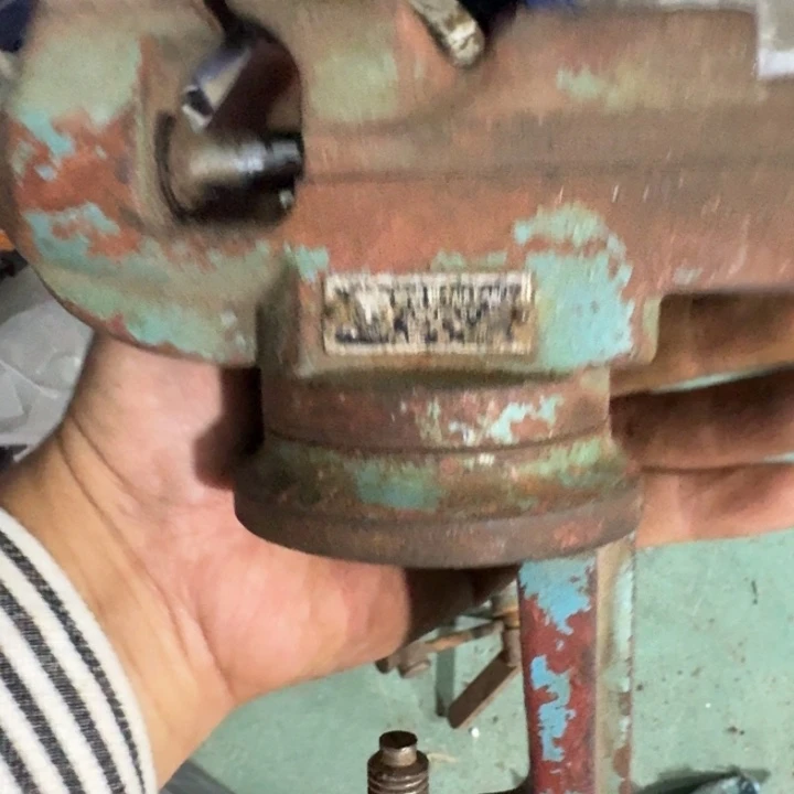 *****老铁锤桌虎钳子一个