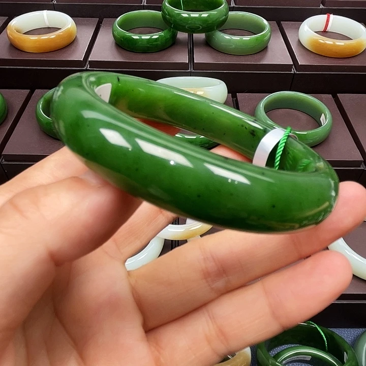 y***莹和田玉未镶嵌手镯