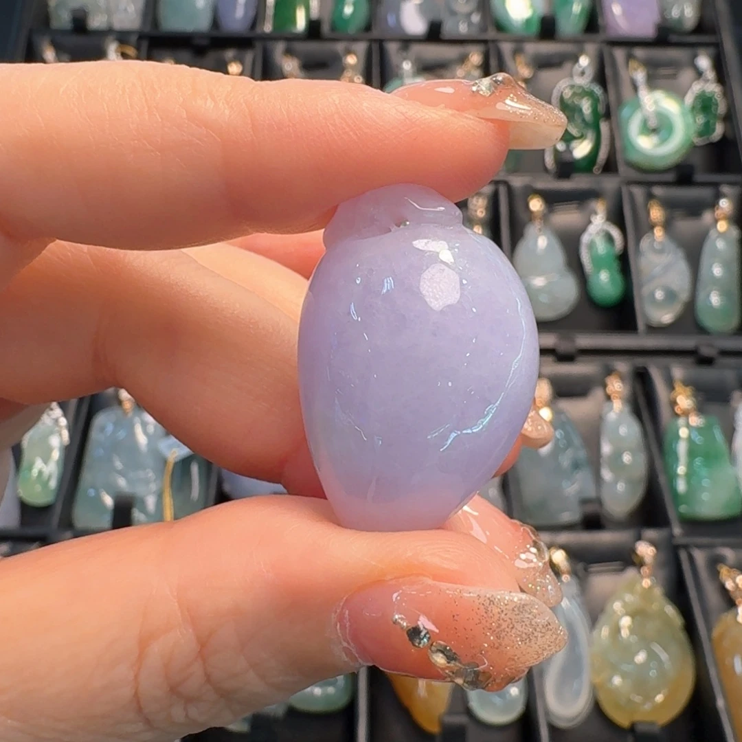 翡翠未镶嵌颈饰寿桃