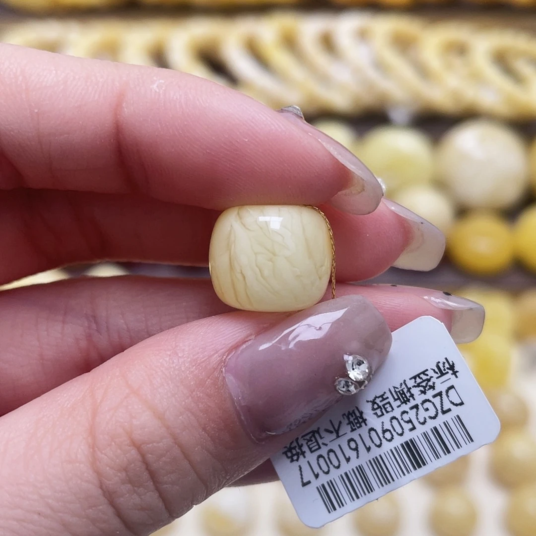 琥珀未镶嵌裸石13.4*11.3mm虎皮老型皮色