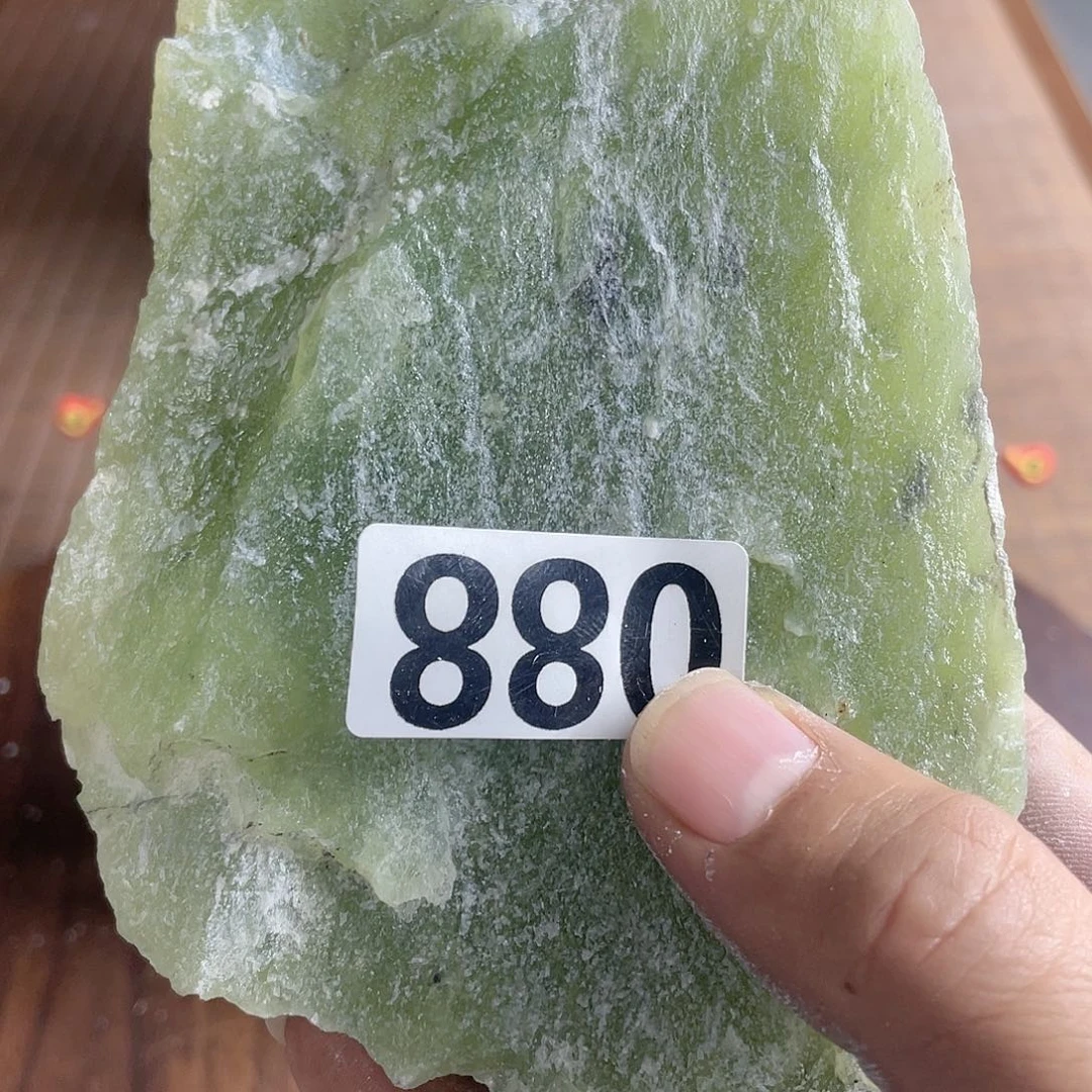 凌***月蛇纹石玉未镶嵌珠宝奇石
